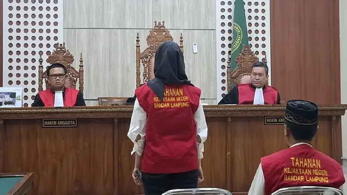 Adelia Putri Salma saat menjalani sidang vonis di PN Tanjung Karang, Bandar Lampung.