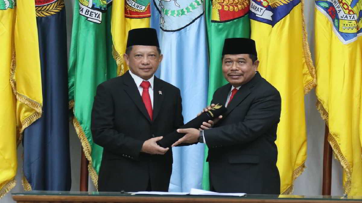 Mendagri Tito Karnavian melantik Sekjen Kemendagri Suhajar Diantoro menjadi Wakil Rektor Institut Pemerintahan Dalam Negeri (IPDN) Bidang Hukum, Kerja Sama, dan Kepegawaian, Selasa 30 April 2024- foto doc ist