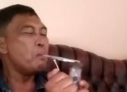 Setelah Viral Video Isap Sabu, Si Jago di Lamtim Serahkan Diri ke Polisi