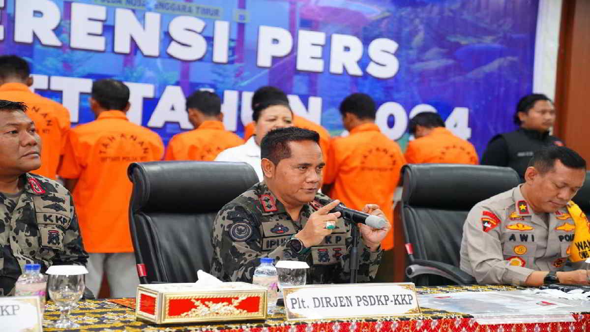 Plt. Direktur Jenderal Pengawasan Sumber Daya Kelautan dan Perikanan (PSDKP), Dr. Pung Nugroho Saksono, A.Pi, MM (Ipunk) dalam Konferensi Pers POLDA NTT Tahun 2024 yang digelar di Kupang, Nusa Tenggara Timur pada Senin (13/05/2014).