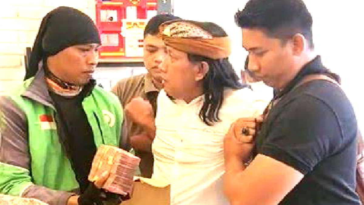 Kepala Desa Adat atau Bendesa Adat Berawa  Kecamatan Kuta Utara, Kabupaten Badung, terjaring Operasi Tangkap Tangan (OTT) Kejaksaan Tinggi (Kejati) Bali, pada 2 Mei 2024