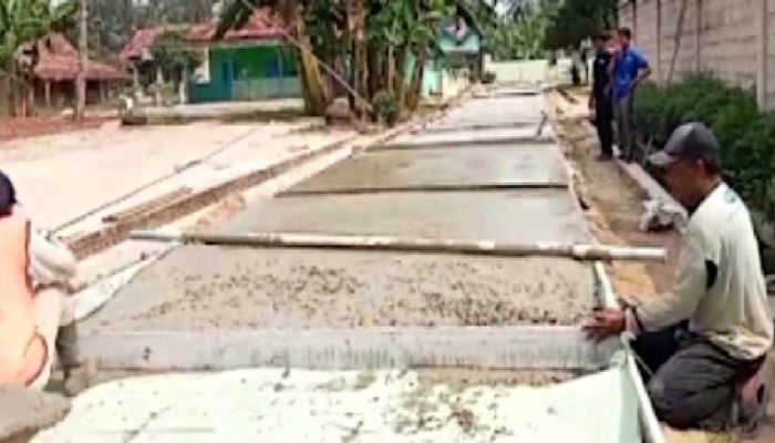 Pekon Enggal Rejo Realisasikan Dana Desa Tahap Awal untuk Pembangunan Rabat Beton Sepanjang 350 Meter