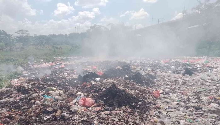 Memprihatinkan, Pembakaran Sampah di Desa Danau Indah Bekasi Terkesan Dibiarkan