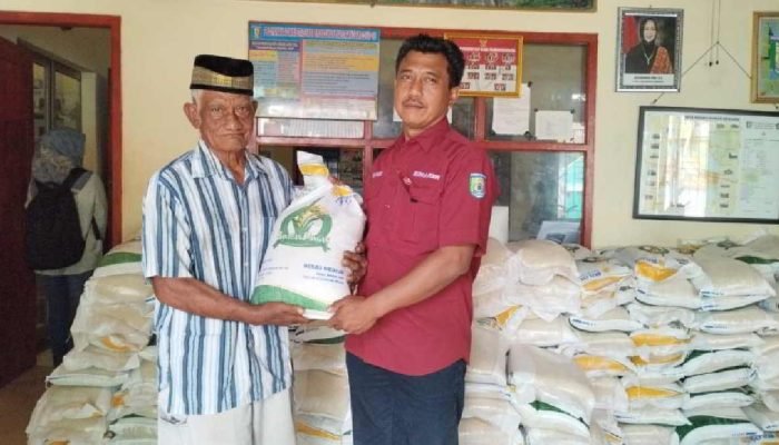 Pekon Sukoharjo III Distribusikan KPM Berupa 10 Kilogram Beras
