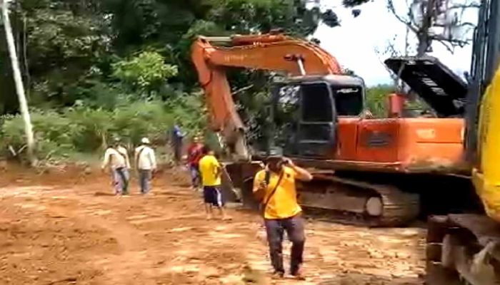 7 Unit Eskavator Bantu Percepatan Perbaikan Jalur di Ulu Belu, Tanggamus