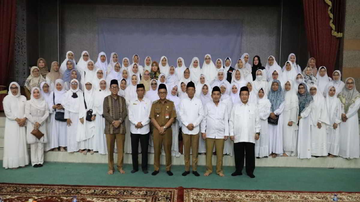 Pj Wali Kota Bekasi Gani Muhamad menghadiri Ratiban sekaligus pelepasan 112 jemaah haji dari lingkup Pemko Bekasi, pada Selasa 7 Mei 2024