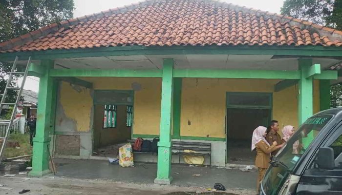 Aula Kelurahan Bekasi Jaya Mulai Dibongkar,  Oknum ASN Belum Kembali Uang Kontraktor Rp30 Juta