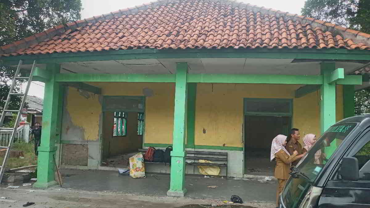Kondisi aula Kelurahan Bekasi Jaya, Bekasi Timur, Kota Bekasi yang akan dirobohkan untuk dibangun baru lagi dengan nilai Rp2 miliar lebih- foto Selasa 25 Juni 2024