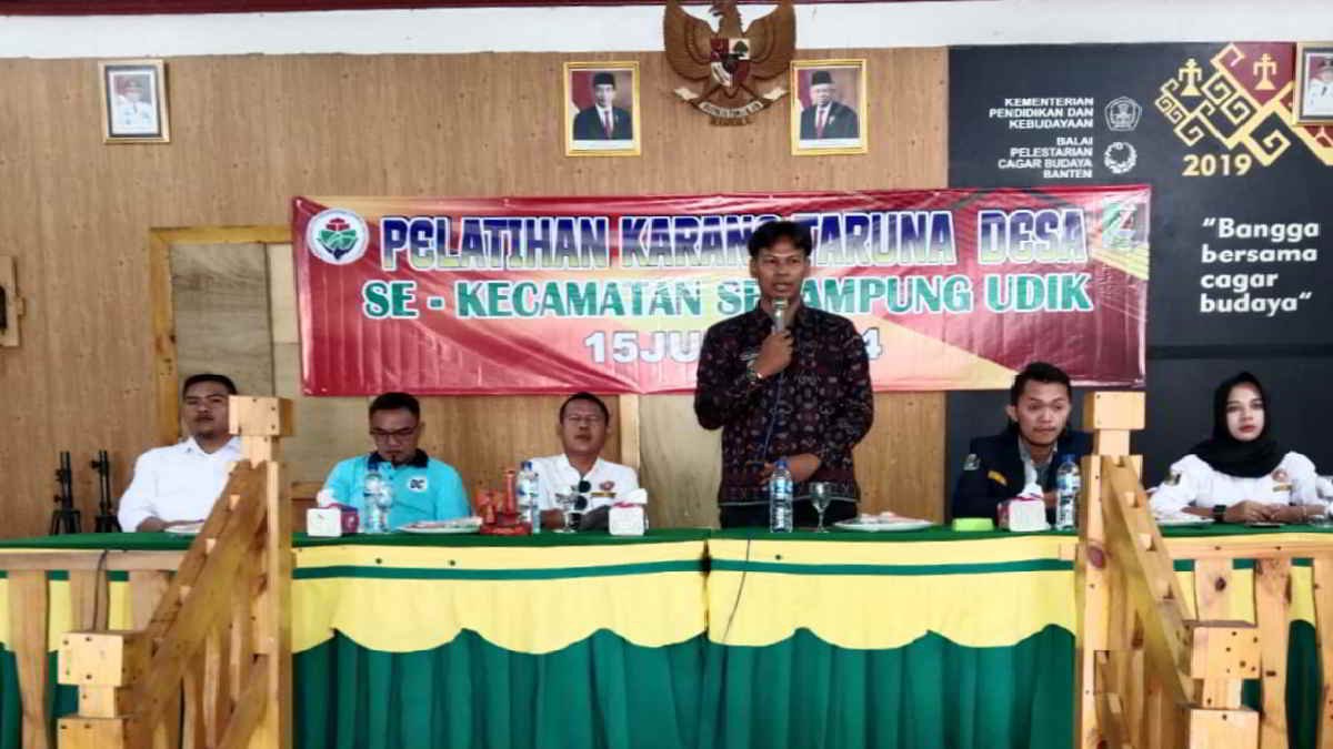 Camat Sekampung Udik, Putu Ardiana, saat memberi sambutan pada pembukaan Pelatihan Karang Taruna, di Balaidesa, Pugung Raharjo, Sabtu 15 Juni 2024 - foto Jali