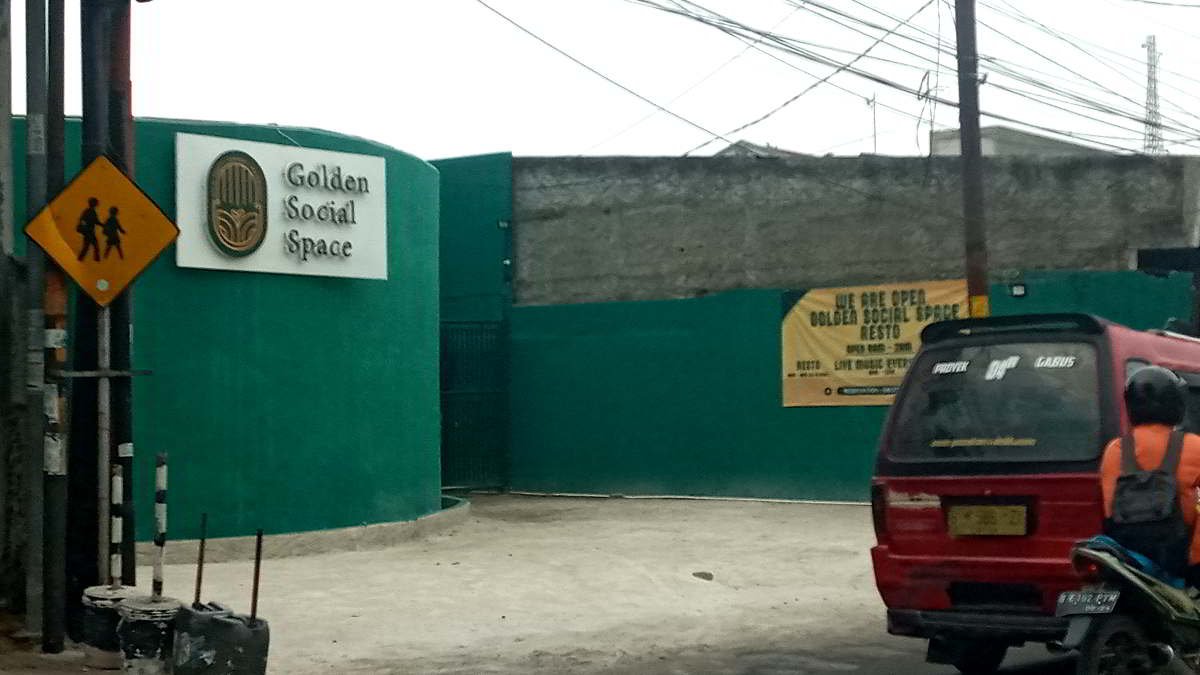 Suasana di depan Golden Social Space, Bekasi Timur terlihat lengang, tidak ada aksi demo hingga sore pada Selasa 25 Juni 2024