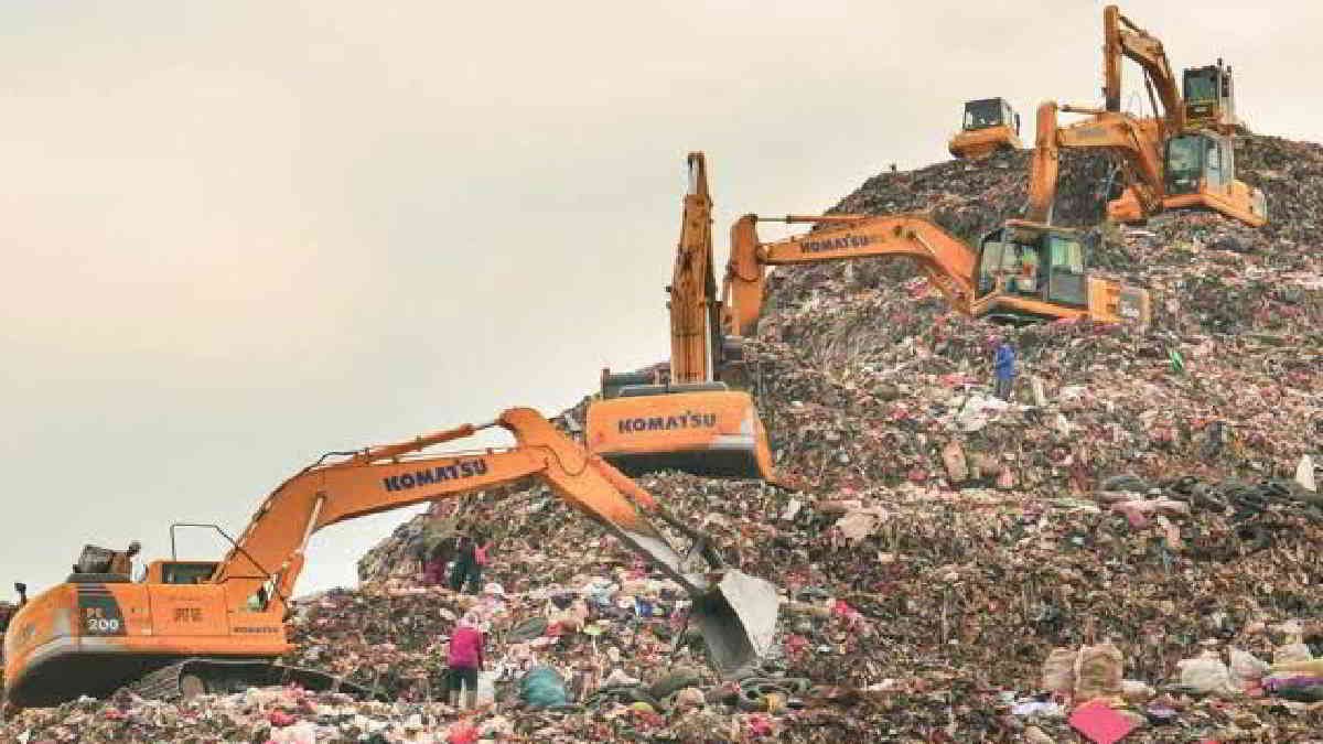 Foto Gunung Sampah di TPA Sumur Batu, Bantar Gebang, Kota Bekasi