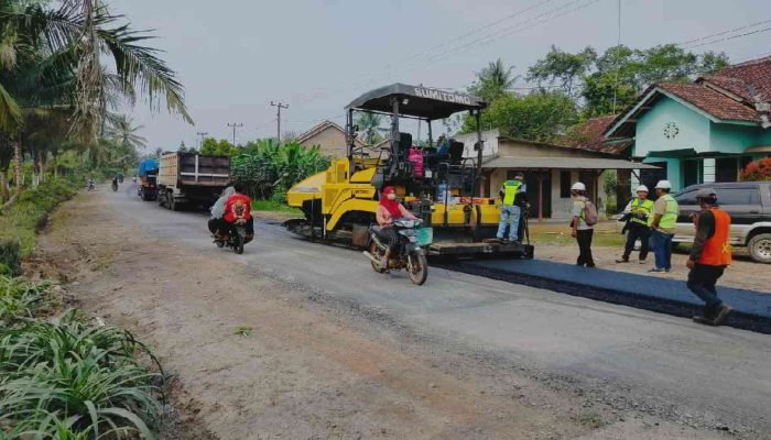Preservasi Jalan Ruas Tanjungkari-Pugung Raharjo Sedang Dilaksanakan