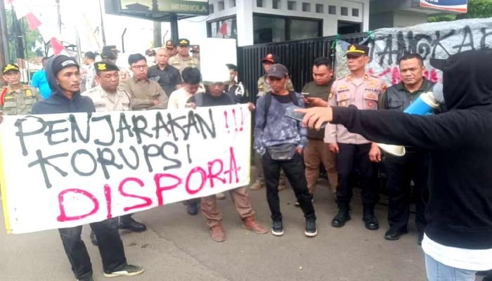 GPI Gelar Aksi, Desak APH Tangkap Mantan Kadispora Kota Bekasi