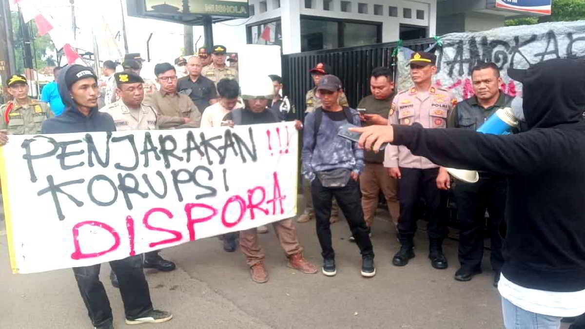 Gelar Aksi di Kejari Kota Bekasi GPI mendesak agar APH segera tangkap dan penjarakan Zarkasi mantan Kadispora Kota Bekasi terkait kasus dugaan korupsi belanja alat olah raga tahun 2023, Kamis 25 Juli 2024