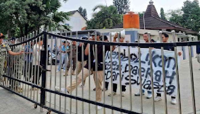 PMB Gelar Aksi Protes Penggunaan GTB Kota Bekasi oleh Pihak Ketiga