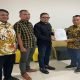 Dr. H. Ahmad Doli Kurnia Tandjung, S.Si.,M.T saat memberikan surat rekomendasi dukungan Golkar untuk pasangan Bakal Calon Bupati Lingga Muhamad Nizar-Novrizal di Pilkada 2024, Kamis 27 Juli 2024.- foto doc ist
