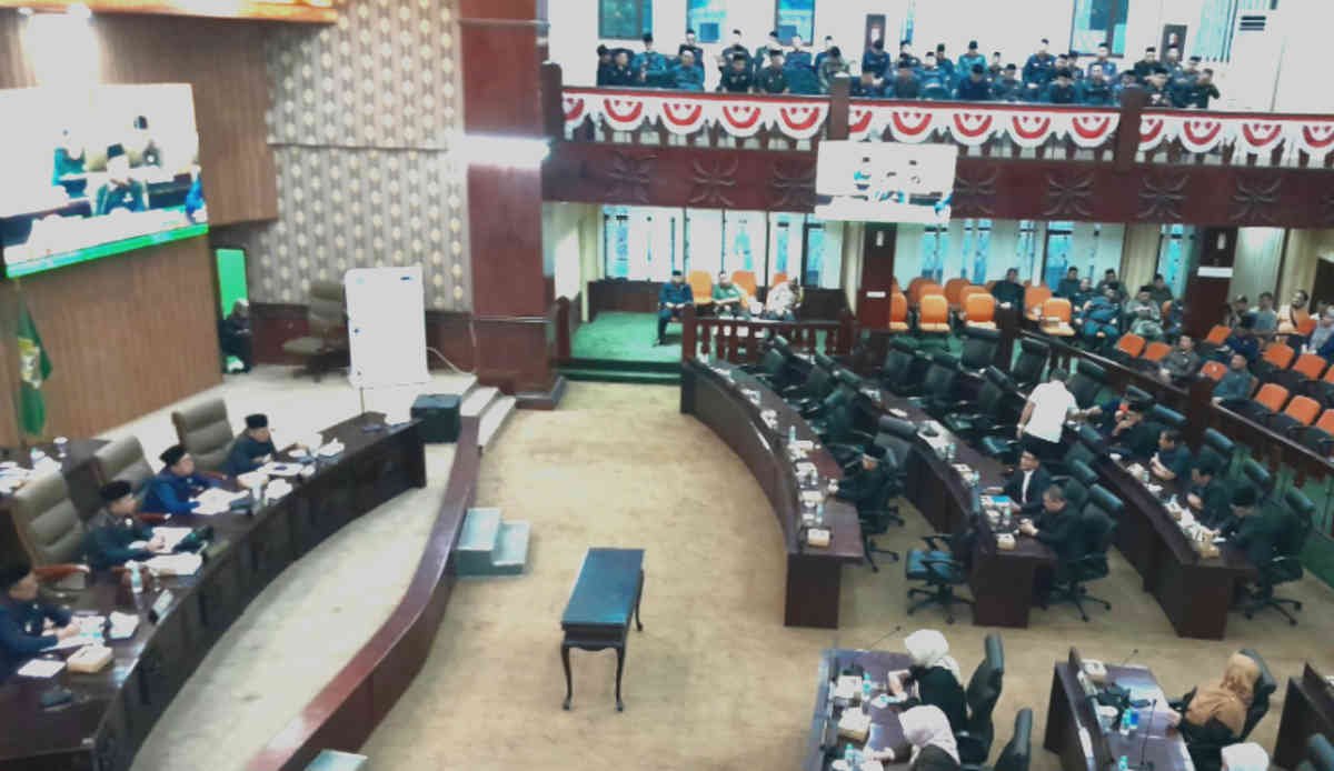 Suasana Paripurna Pembentukan Pansus 53 dan 54 di ruang rapat utama DPRD Kota Bekasi, Rabu 31 Juli 2024