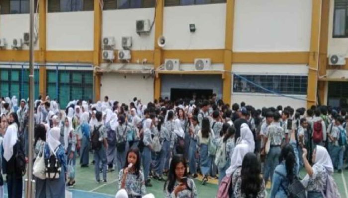 Peserta Didik SMAN 13 Bekasi Aksi Demo Tuntut Kepsek Dipecat Terkait Hal Ini?