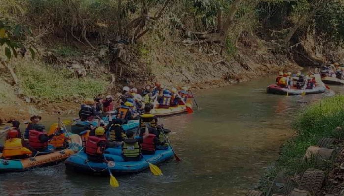 Cinta Budaya, Desa Wisata Bojongkulur Inisiasi Susur Sungai Berbusana Adat