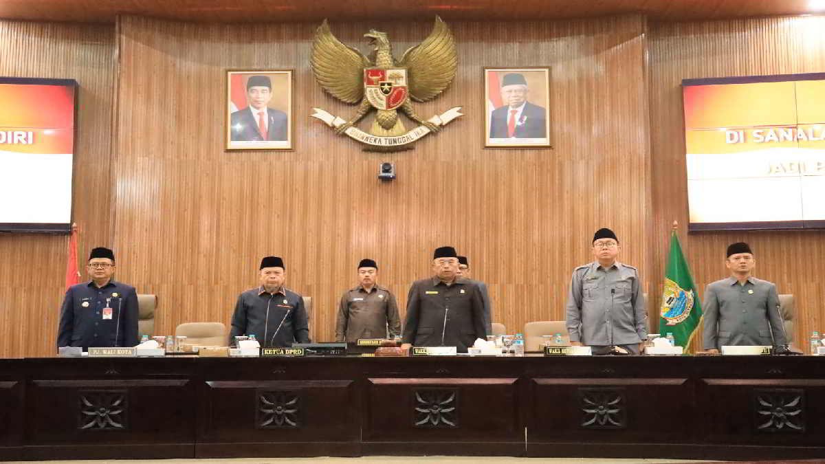 Wakil Ketua III DPRD Kota Bekasi Tahapan Bambang Sutopo pimpin rapat Paripurna pembahasan terkait evaluasi terkait hasil Pemeriksaan BPK RI Perwakilan Jabar, atas laporan keuangan pemerintah Kota Bekasi TA 2023, Kamis 4 Juli 2024.