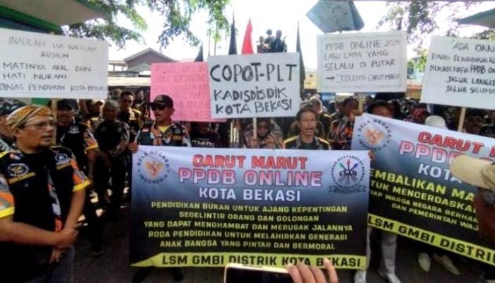 Geruduk Plaza Pemko Bekasi, GMBI Suarakan Carut Marut PPDB 2024