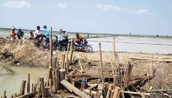 Kades Sinar Pasemah Bendung Irigasi Milik Negara, Ratusan Hektar Sawah Terancam Gagal Panen