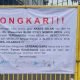 Spanduk protes penutupan akses jalan di Komplek Duta Harapan, Bekasi Utara Kota Bekasi