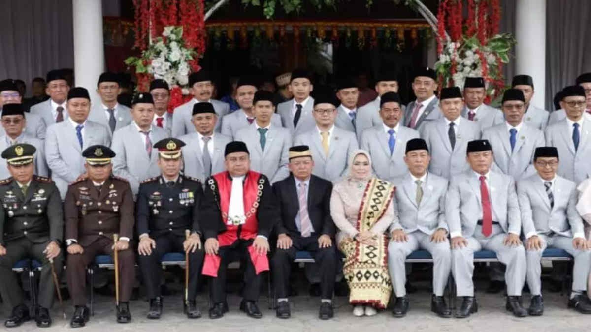 Foto: 50 Anggota DPRD Lampung Timur Dilantik, pada Senin 19 Agustus 2024