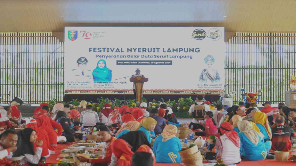 Penjabat Gubernur Lampung Samsudin membuka kegiatan Festival Nyeruit Lampung dalam rangka menyemarakan peringatan HUT Ke-79 RI, bertempat di PKK Agro Park, Sabah Balau, Lampung Selatan, Minggu (25/08/2024).