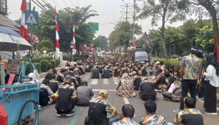 Duduki Gedung Dewan, GMBI Minta DPRD Kota Bekasi Bentuk Pansus Terkait PPDB 2024