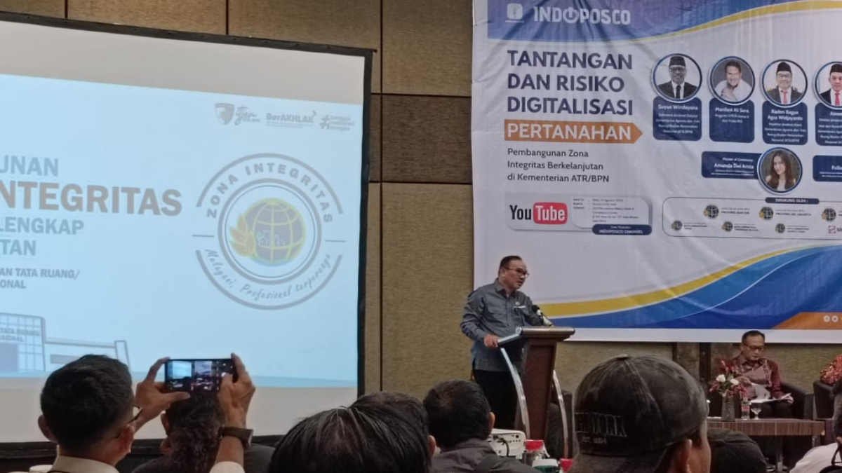Inspektur Jenderal (Irjen) Kementerian Agraria dan Tata Ruang/ Badan Pertanahan Nasional (ATR/BPN) Raden Bagus Agus Widjayanto diskusi yang digelar Kementerian ATR/ BPN bekerja sama dengan PT Indonesia Digital Pos (IDP) di Bekasi, Rabu (14/8/2024).