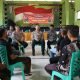 Foto: Warga Tulung Agung antusias mengikuti dan menyampaikan keluhan saat acara Program Jumat Curhat yang diselenggarakan oleh Polres Pringsewu di Balai Pekon Tulung Agung, Jumat (9/8/2024) siang.