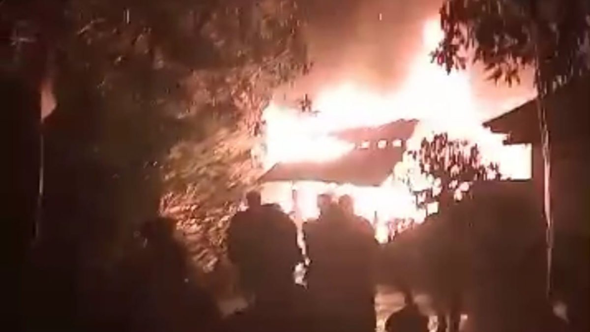 Foto: Rumah milik Subrit (34) hangus terbakar, peristiwa itu terjadi di Pekon Sumur Tujuh, pada Rabu 31 Juli 2024 malam sekira pukil 20.25 WIB