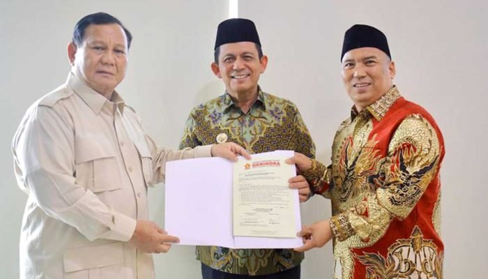 Serahkan Langsung Rekomendasi ke Ansar-Nyangnyang untuk Pilkada Kepri, Prabowo: Diserang Fitnah, Seyumin Aja!