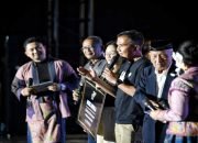 Pemda Provinsi Jawa Barat memberikan penghargaan Lifetime Achievement kepada dua tokoh musik Jabar, yakni Nike Ardilla dan pencipta lagu "Es Lilin", Ni Mursih.