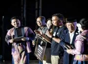 Pemda Provinsi Jawa Barat memberikan penghargaan Lifetime Achievement kepada dua tokoh musik Jabar, yakni Nike Ardilla dan pencipta lagu "Es Lilin", Ni Mursih.