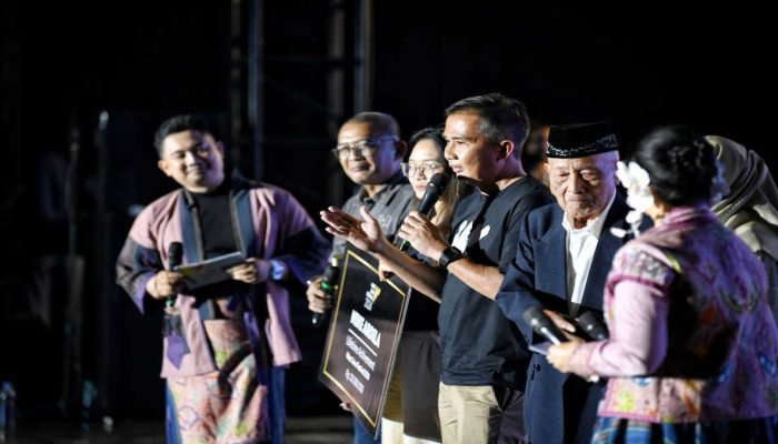 Nike Ardilla dan Ni Mursih Diberi Penghargaan Lifetime Achievement oleh Pemprov Jabar