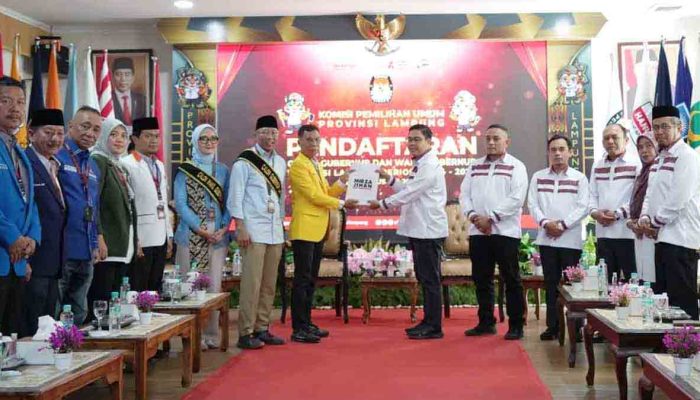 Diusung Koalisi Gemuk, RMD-Jihan Daftar ke KPU untuk Pilgub Lampung 2024
