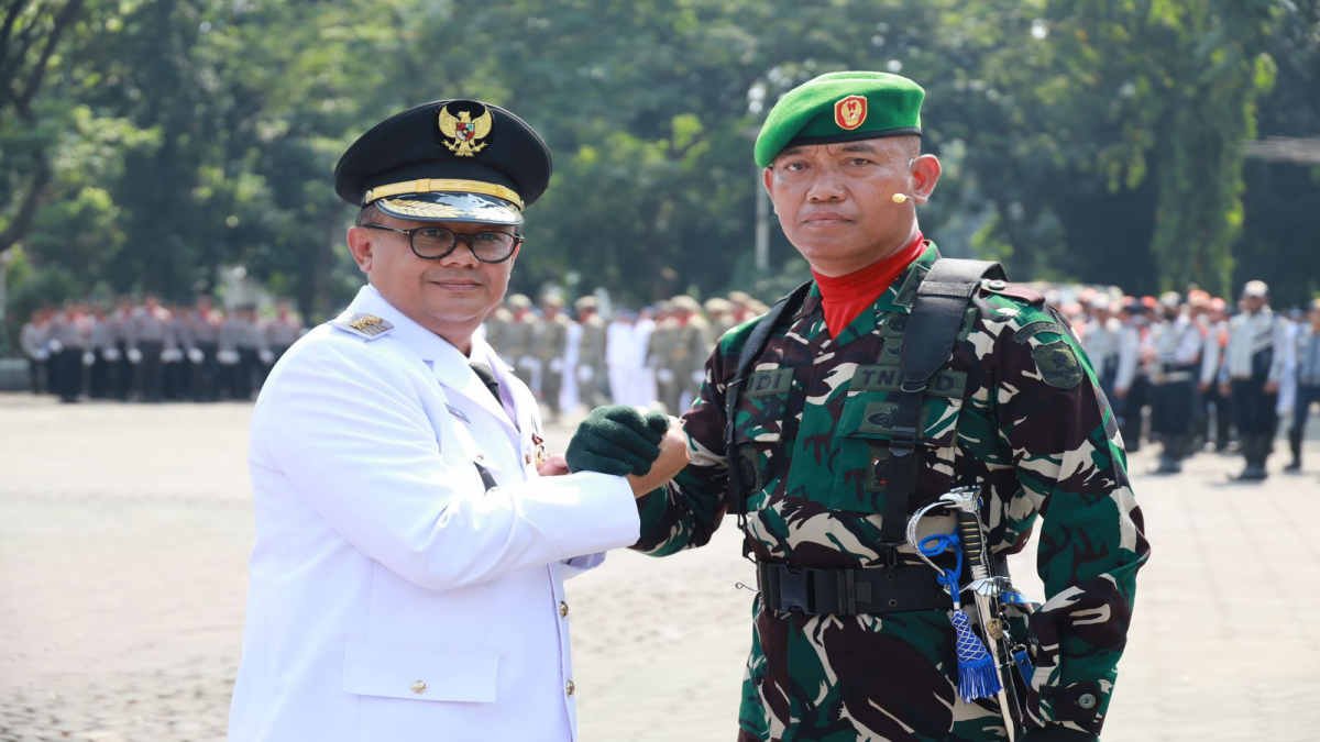 Foto: BEKASI - Pj Wali Kota Bekasi, Gani Muhamad memimpin upacara Peringatan detik-detik Proklamasi yang bertempat di Alun-Alun M. Hasibuan, pada Sabtu (17/08).