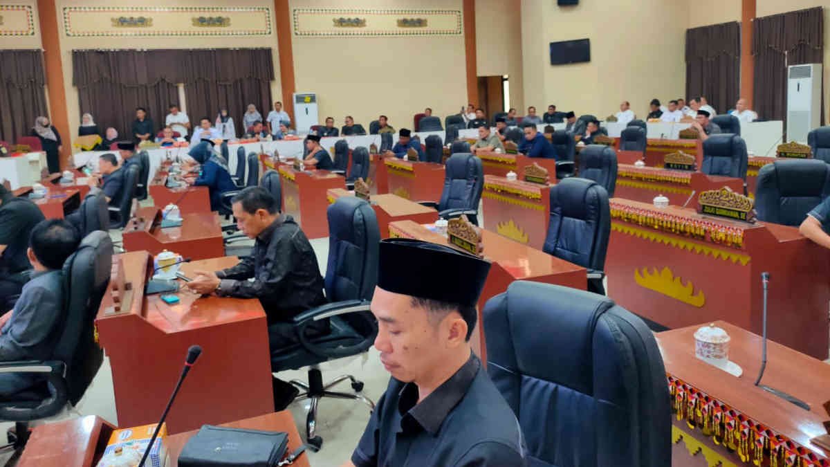 Foto: 27 anggota DPRD Kabupaten Tanggamus mengikuti rapat paripurna penyampaian rancangan KUPA, PPAS-P dan PALD di ruang sidang gedung DPRD setempat, pada Rabu 7 Agustus 2024