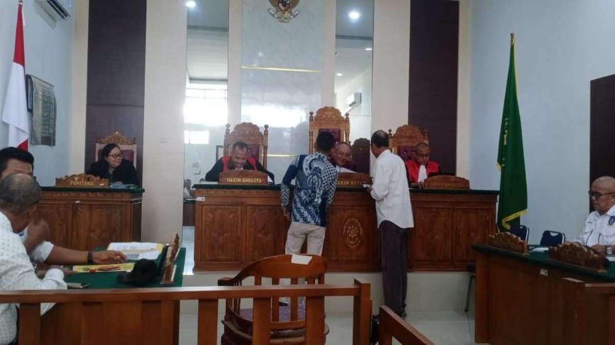 Foto: Sidang perdana gugatan perdata perbuatan melawan hukum atas kematian almarhumah Dina Fitria, pengendara sepeda motor di Jalan DI Panjaitan KM 7 di Pengadilan Negeri Tanjungpinang, Selasa (13/08/2024), ditunda