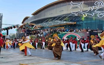 Marching Band Gita Utama Kartika SMA Negeri 1 Tanjungpinang, tampil memukau pada pembukaan Tanjungpinang Fest 2024, di Taman Gurindam, Tepi Laut, pada Minggu 4 Agustus 2024.