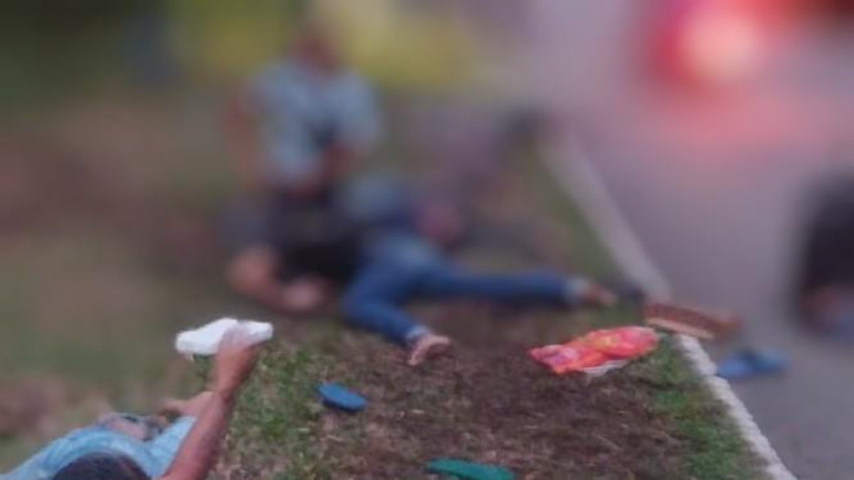 Dua orang tewas akibat mobil pickup BP 8459 TQ yang membawa 14 penumpang di tikungan dekat Safari Lagoi, Kabupaten Bintan pada Jumat sore (16/08/2024).