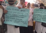 Tuntut Hak di Koperasii Betik Gawi, Ratusan Pensiunan Guru Geruduk Disdik Bandar Lampung