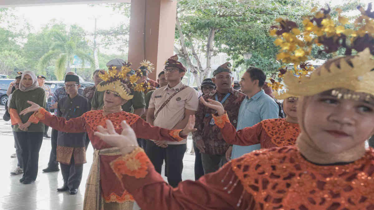Sandiaga Salahuddin Uno melakukan visitasi sekaligus meresmikan Desa Wisata Keciput di Pesisir Utara Pulau Belitung sebagai salah satu dari 50 besar desa wisata terbaik Anugerah Desa Wisata Indonesia (ADWI) 2024.
