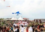 Keseruan Festival Layang-layang di Kalianda Beach, Peserta Tembus 1.419