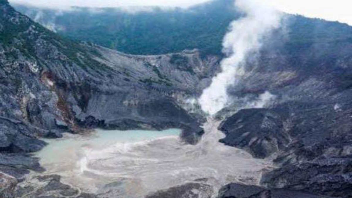 Kebakaran hutan di Gunung Tangkubanparahu muncul pertama kali pada Rabu (4/9/2024), sekitar pukul 09:20 WIB.