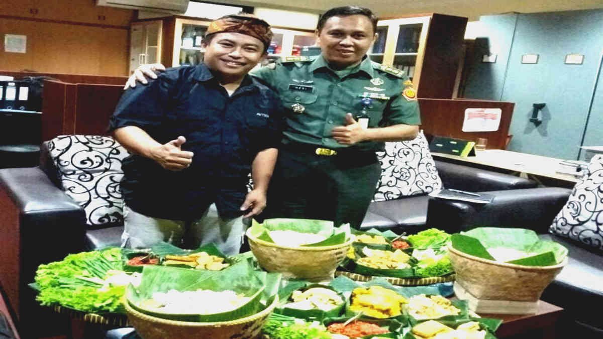 Nasi Liwet Kang Dadan, menjelma jadi kuliner favorit di Jabodetabek hingga jadi langganan dari kalangan pejabat, artis hingga perusahaan-perusahaan bonafid saat acara kumpul bersama seperti ulang tahun, arisan keluarga, atau perayaan tertentu.