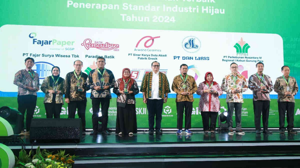 FajarPaper, mendapatkan Penghargaan Industri Hijau 2024 pada “Annual Indonesia Green Industry Summit (AIGIS) ke-1 Tahun 2024” yang diselenggarakan pada 19-20 September 2024 di The Sultan Hotel & Residence Jakarta.