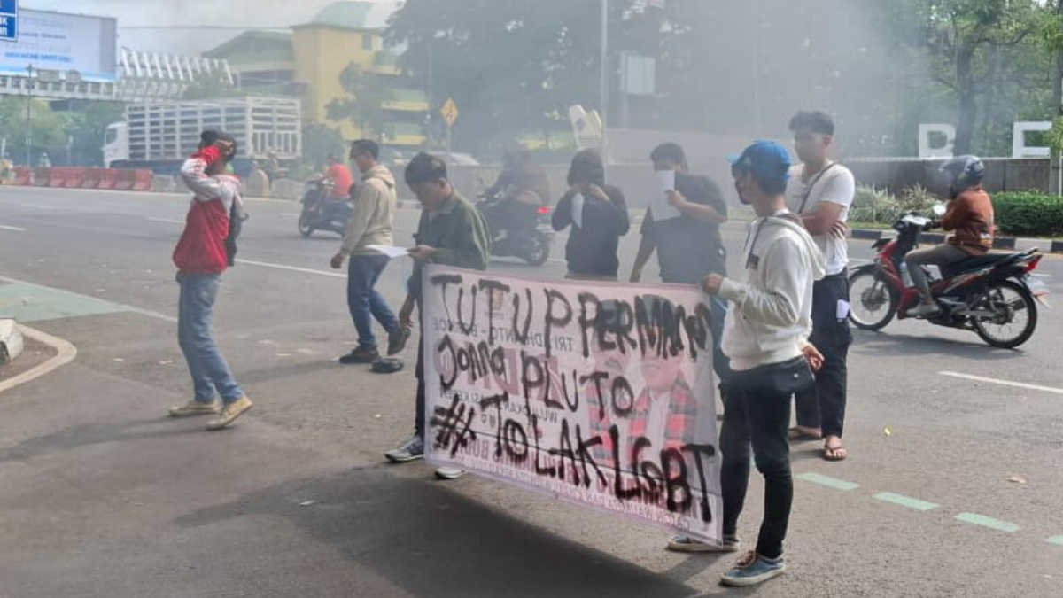 Sejumlah aktivis Kota Bekasi gelar aksi tolak pesta LGBT dan meminta Pemko Bekasi tutup permanen Junna Pluto, Rabu 25 September 2024